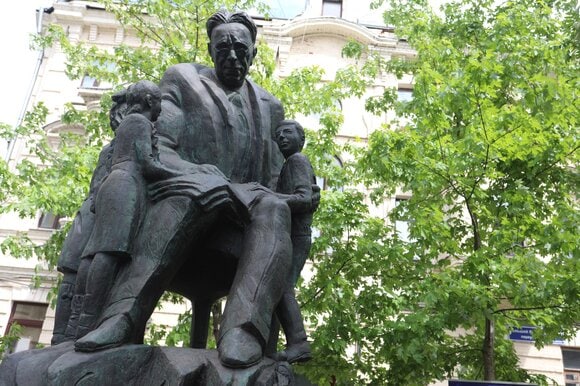 В столице открыли памятник Самуилу Маршаку